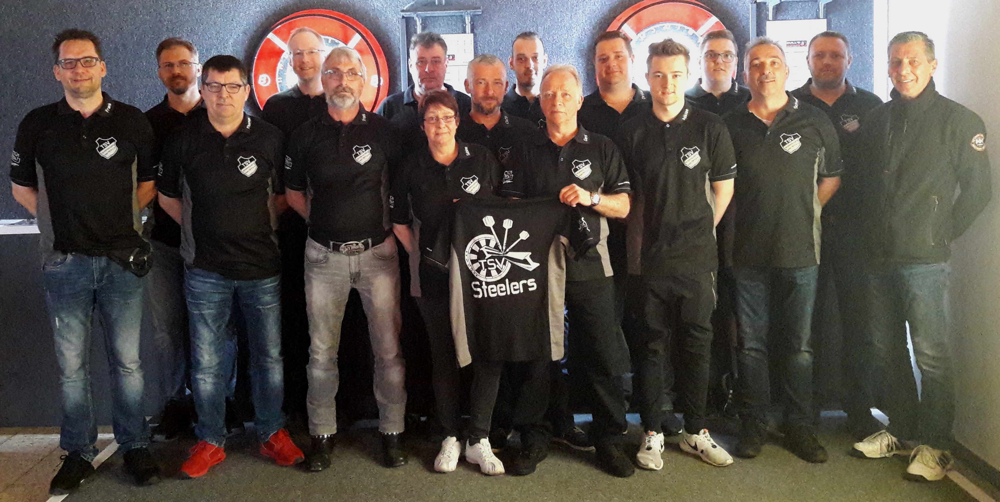 Von rechts nach links:  Matthias Kolodziej, Mark Probst, Dieter Kosenkranius, Lennart Uhde, Niklas Pförtner, Christian Probst, Gerhard Probst, Sebastian Christ, Christian Kletke, Sabine Oppermann, Thomas Wasmus, Frank Kreickenbom, Burkhard Kirsch, Thomas Bebenroth, Mariusz Sztukowski, Frank Decker.  Es fehlen:  Freddy Holz, Manuela Kolodziej, Artur Renner, Willi Lüders.